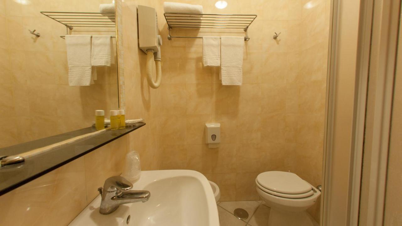 Dama Private 2* Rom